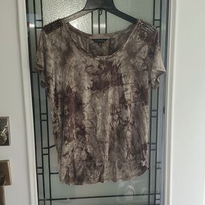 Woman Rock & Republic top distressed studded tye dye sz L greens T shirt